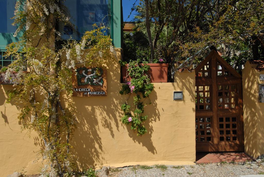 לינה וארוחת בוקר סנטה טרזה גאיורה La Chicca Di Francesca מראה חיצוני תמונה