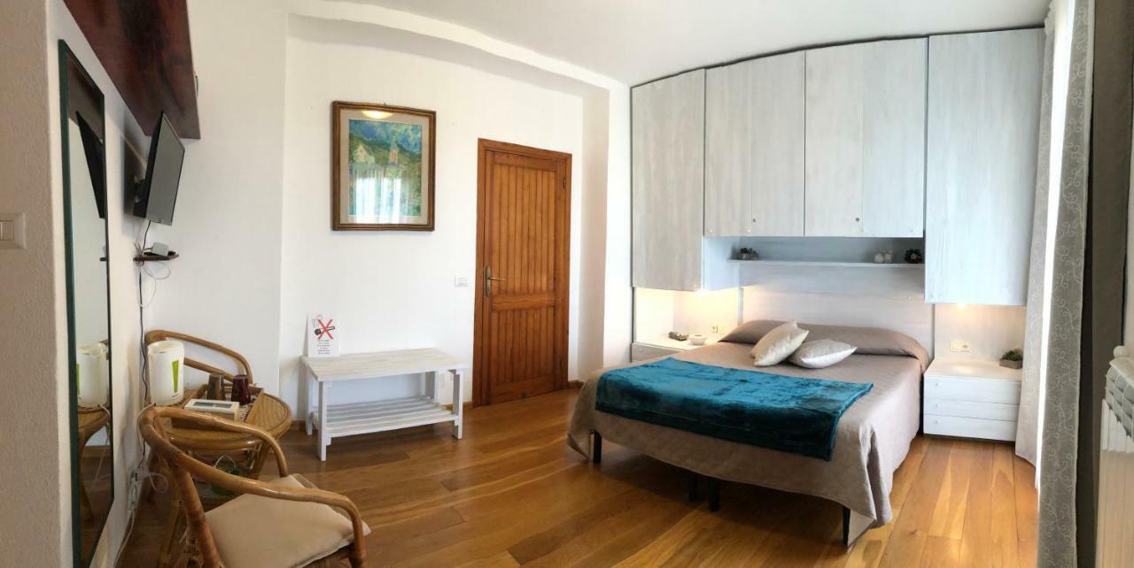 לינה וארוחת בוקר סנטה טרזה גאיורה La Chicca Di Francesca מראה חיצוני תמונה